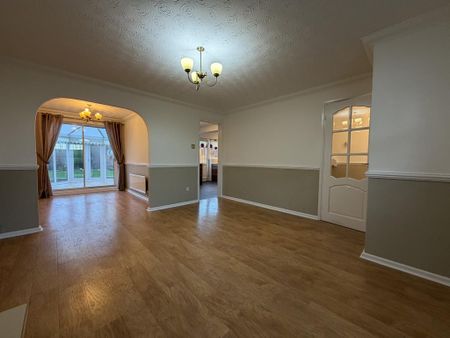 4 bedroom detached house to rent - Photo 2