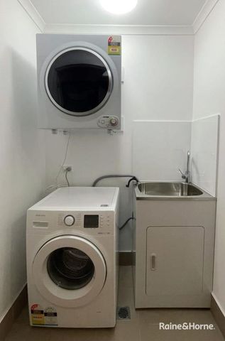 Two-Bedroom Apartment in Heart of Kogarah (with some furniture available) - Photo 2