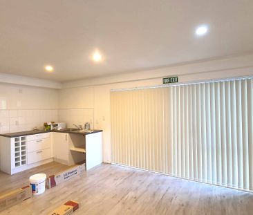 1 Bedroom, 1 Office Albany - Photo 2