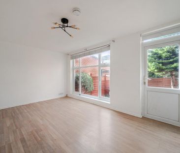 3 bedroom end of terrace house to rent - Photo 1