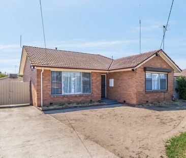 Neat & Tidy Three Bedroom Home. - Photo 1