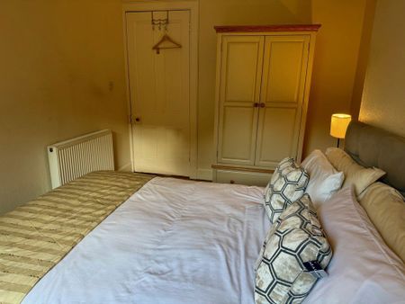 2 Bed Flat - Photo 4