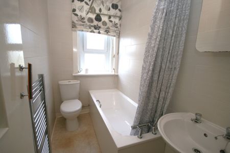 Torbreck Street, Bright 2 Bed Unfurnished Apartment, Craigton – Available 14/10/2024 - Photo 2