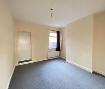 2 bedroom house to rent Plant Street, ST3 - Photo 3