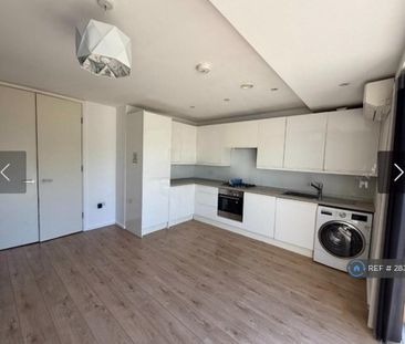 3 bedroom end of terrace house to rent - Photo 1