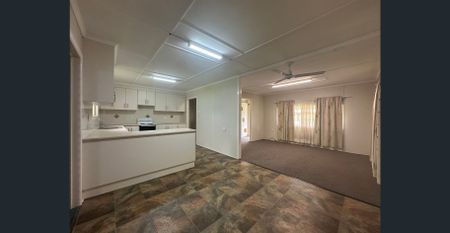 THREE BEDROOM HOME IN WALKERVALE! - Photo 2