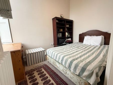 3 bedroom flat to rent - Photo 3