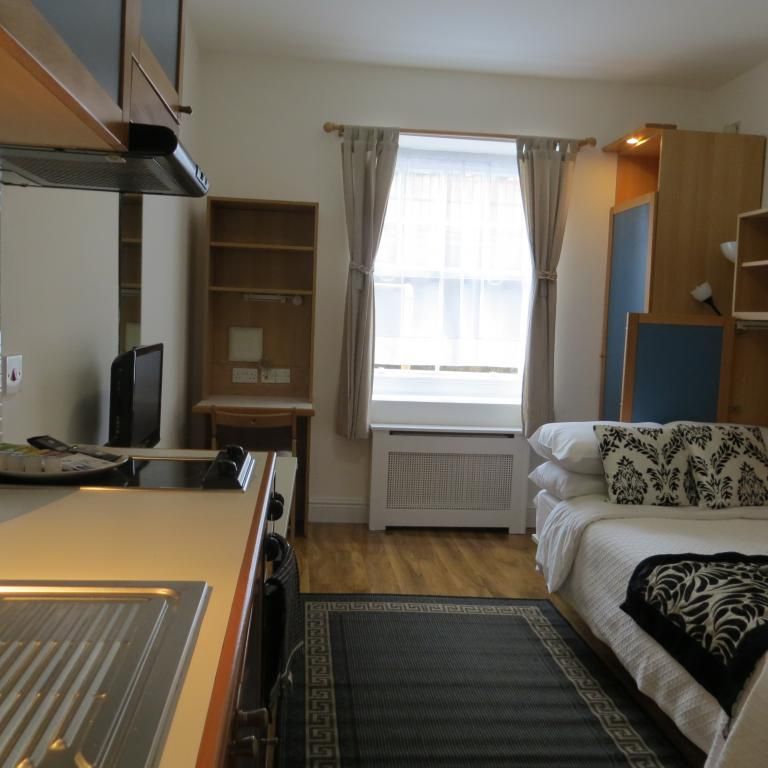 Studio flat to rent in Hammersmith, London W6 - Bills included - Photo 1