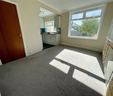 Gleadowe Avenue, Christchurch, Dorset, BH23 - Photo 3