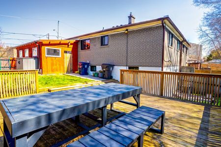 For Lease - 17 Avis Crescent, Toronto, Ontario - Photo 3