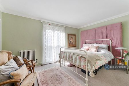 3 bedroom end of terrace house to rent - Photo 2