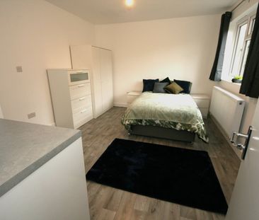 Room in a Shared House, Crawley Green Road, LU2 - Photo 6