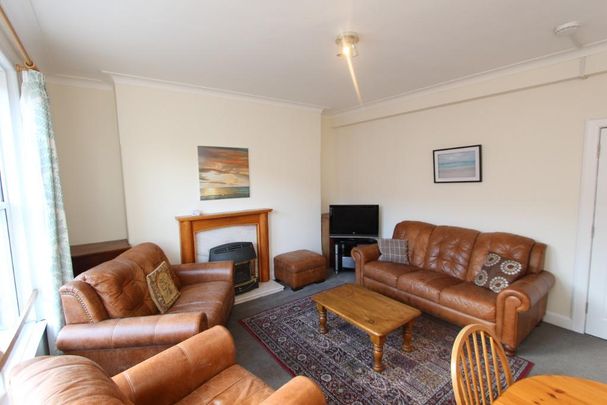 3 bedroom flat to rent - Photo 1