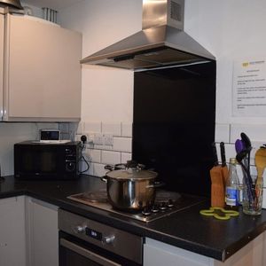 Room in a Shared House, Forster Road, SO14 - Photo 2