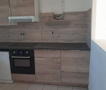 Appartement 3 pièces MARSEILLE 4EME 841 euros - Photo 1