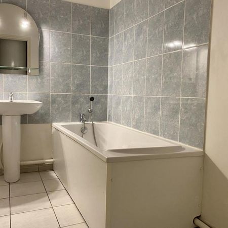 VALENCIENNES : Appartement T2 avec parking aérien fermé - Photo 3