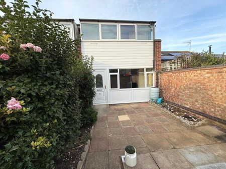 2 bedroom end of terrace house to rent - Photo 4