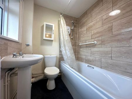 2 bedroom terraced house to rent - Photo 4