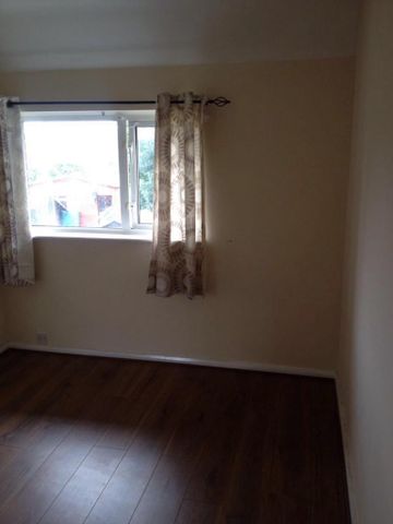 4 bedroom end of terrace house to rent - Photo 4