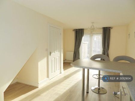 2 bedroom semi-detached house to rent - Photo 3