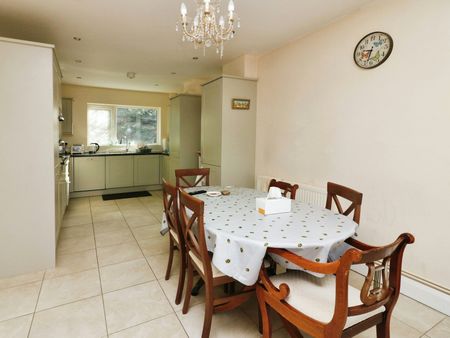 Detached house to rent on - Photo 3