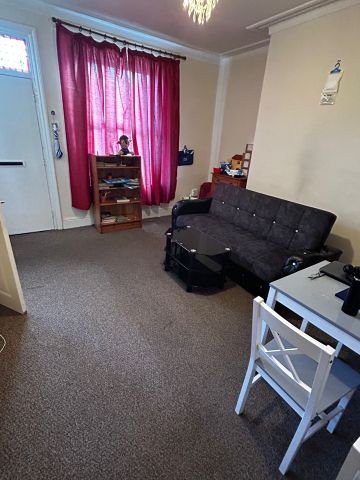 2 Bed Terraced House, Haddon Road, LS4 - Photo 2
