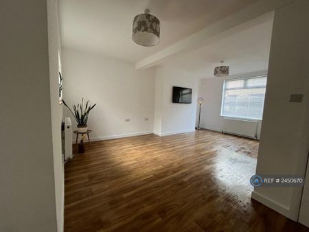 3 bedroom terraced house to rent - Photo 5