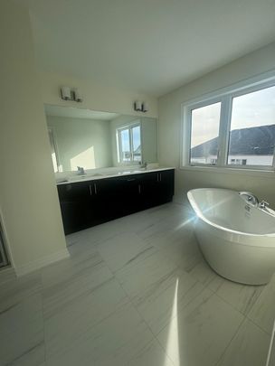 For Lease - 2411 Laurelview Street, Oshawa, Ontario - Photo 1