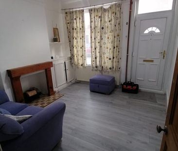 2 Bed Terraced House, Marshall Street, LE3 - Photo 2