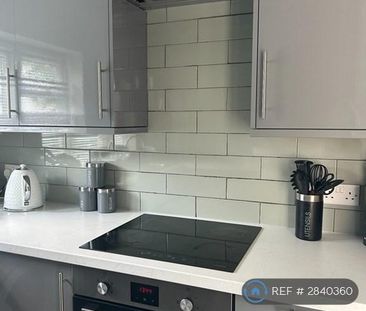 4 bedroom semi-detached house to rent - Photo 4