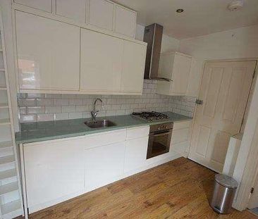 Bedroom T Floor In Godalming, GU7 - Photo 5