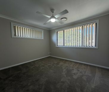 Immaculate 4 Bedroom Townhouse In a Convenient Location!! - Photo 2