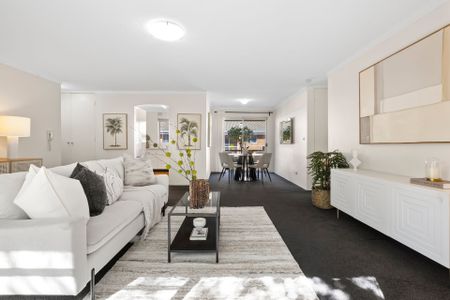 Light-filled Living in a Prime Location with Double Parking - Photo 2