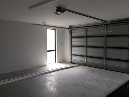 Brick and Tile Home in The Lakes - Photo 5