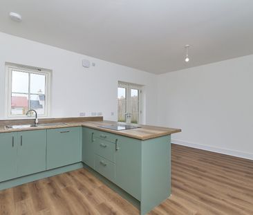 3 bedroom semi-detached house to rent - Photo 5