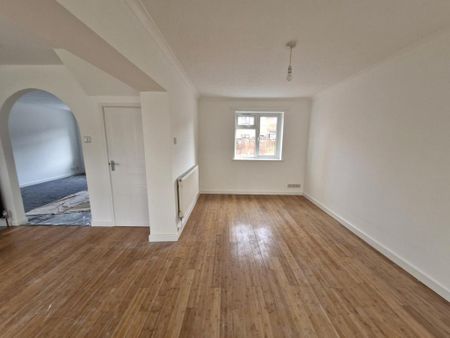 4 bedroom detached house to rent - Photo 3
