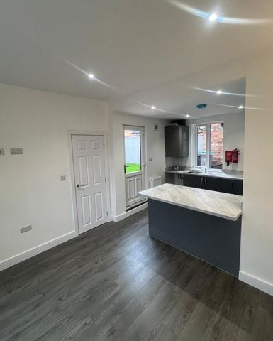 2 bedroom semi-detached house to rent - Photo 3