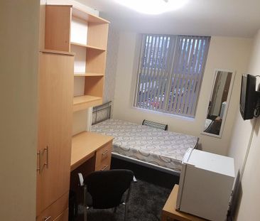 1 bedroom in a flat share to rent - Photo 6