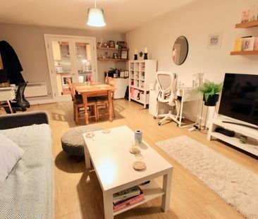 2 Bed Flat, Compass House, SW18 - Photo 1