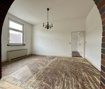 Wohnen mit Altbauflair! Helle 2,5-Zimmerwohnung mit hohen Decken in... - Photo 1