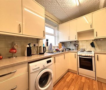 2 bedroom semi-detached house to rent - Photo 3