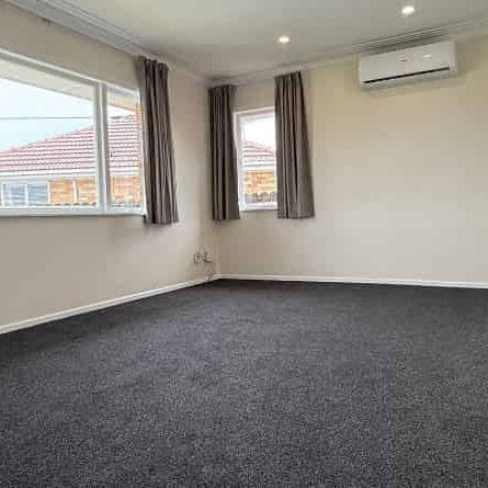 Freshly Updated Family Home Ã¢Ãâ¬Ã" Close to Westfield Manukau & Motorways - Photo 1