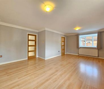 4 bedroom detached house to rent - Photo 3