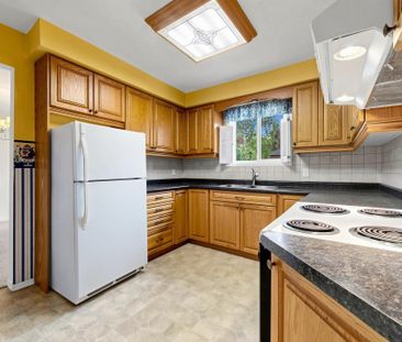 For Lease - 94 Howlett Avenue, Newmarket, Ontario - Photo 4