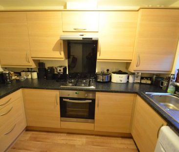 2 bedroom semi-detached house to rent - Photo 4