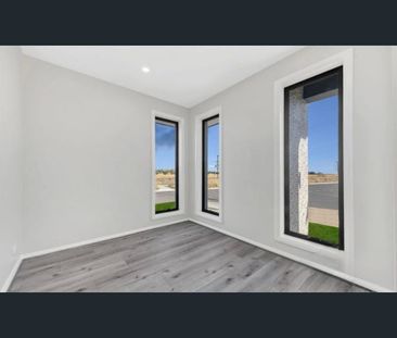 55 Rochford Drive, Donnybrook, Vic 3064 - Photo 3