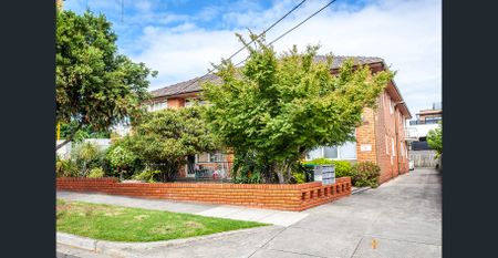Large Apartment In Prime Bentleigh Location - Photo 3