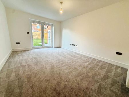 4 bedroom detached house to rent - Photo 4