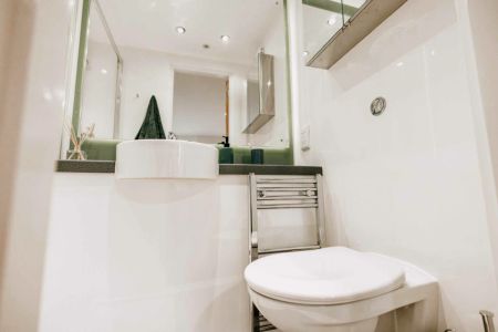 Platinum 1 Bed Apartment (High Floors) - Photo 3