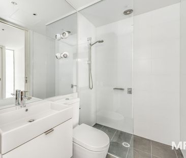 The epitome of inner-city living - Photo 3